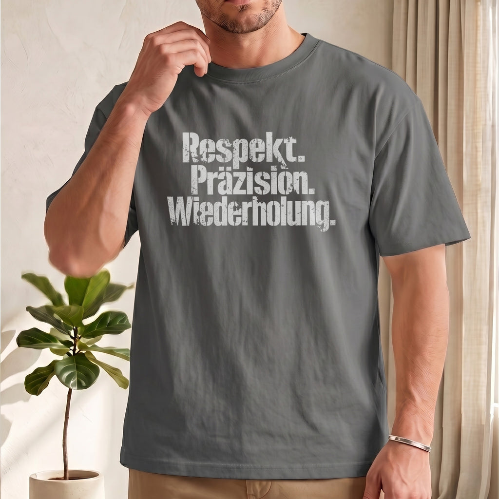 Koch-Shirt Respekt. Präzision. Wiederholung. in Holzkohle