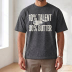 T-Shirt 10% Talent 90% Butter in Dunkles Heather, getragen von vorn
