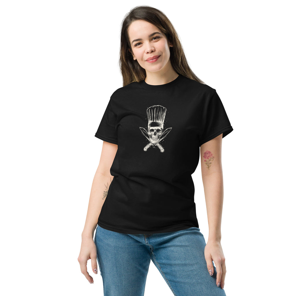 Koch-Shirt Küchen-Totenkopf in Schwarz, am Model getragen, zweite Ansicht