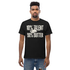 T-Shirt 10% Talent 90% Butter in Schwarz, von einem Mann getragen