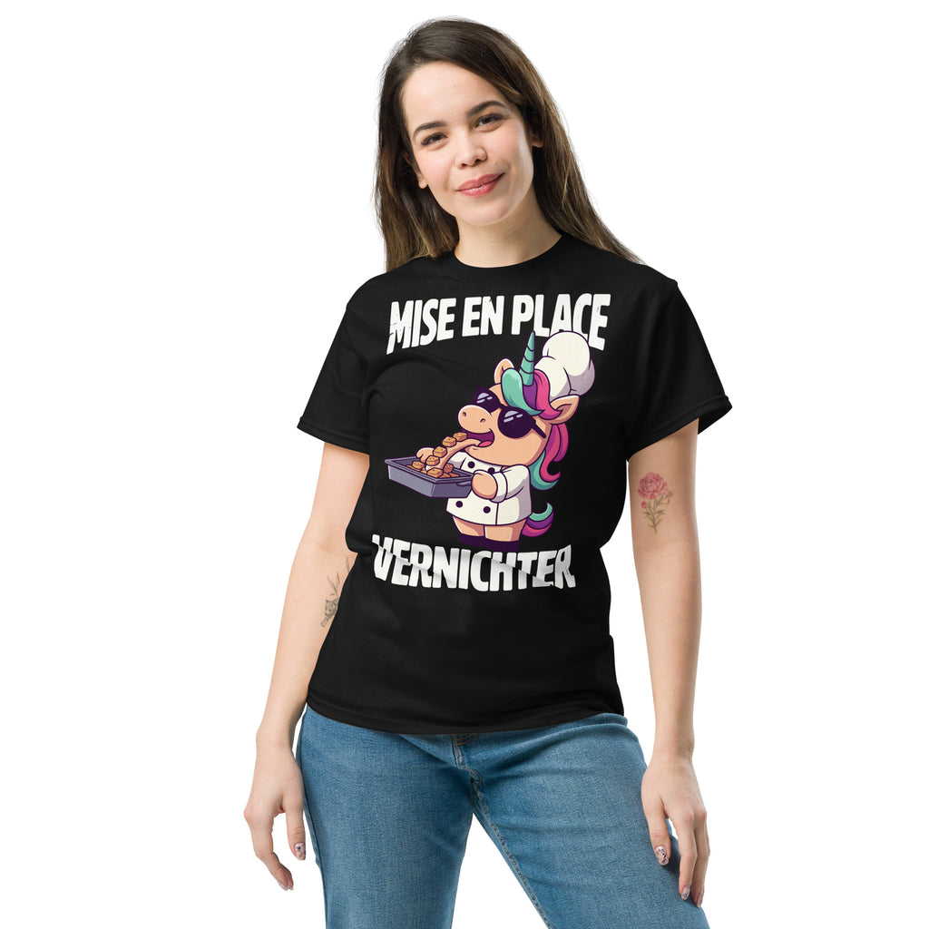 T-Shirt Mise en place Vernichter in Schwarz, von einer Frau getragen